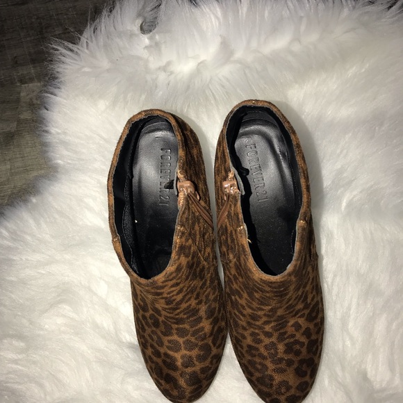 Cute ankle bootiesππHPππ - Picture 6 of 8